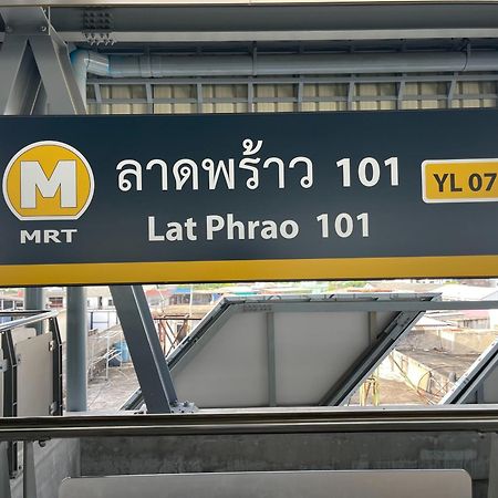 Metro Point Bangkok Hotel Екстериор снимка