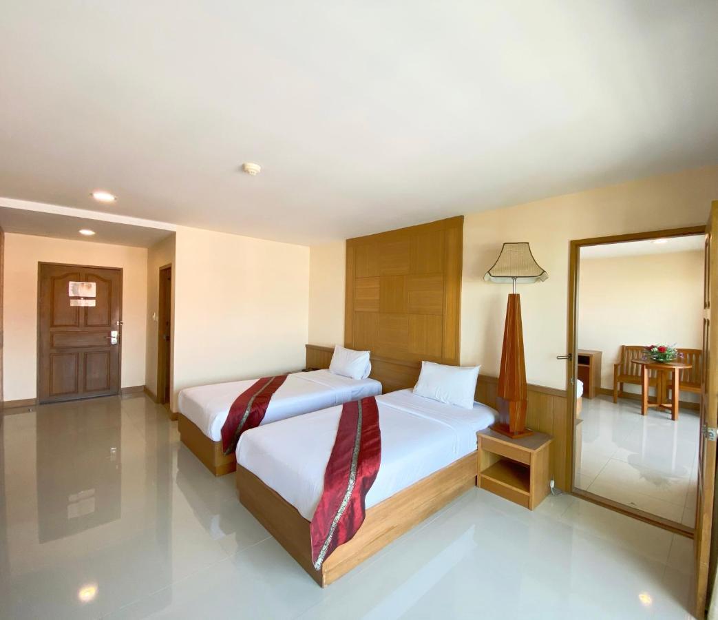 Metro Point Bangkok Hotel Екстериор снимка