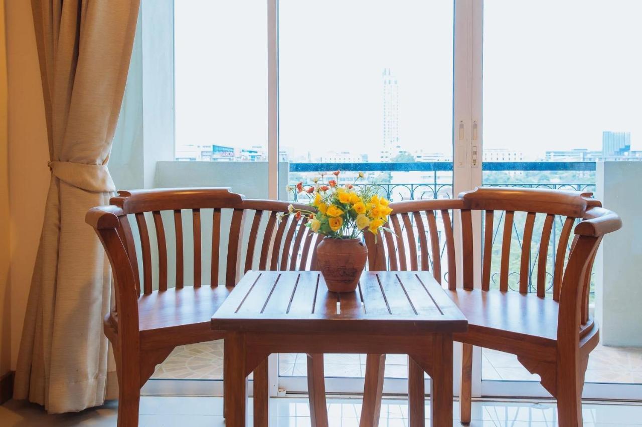 Metro Point Bangkok Hotel Екстериор снимка