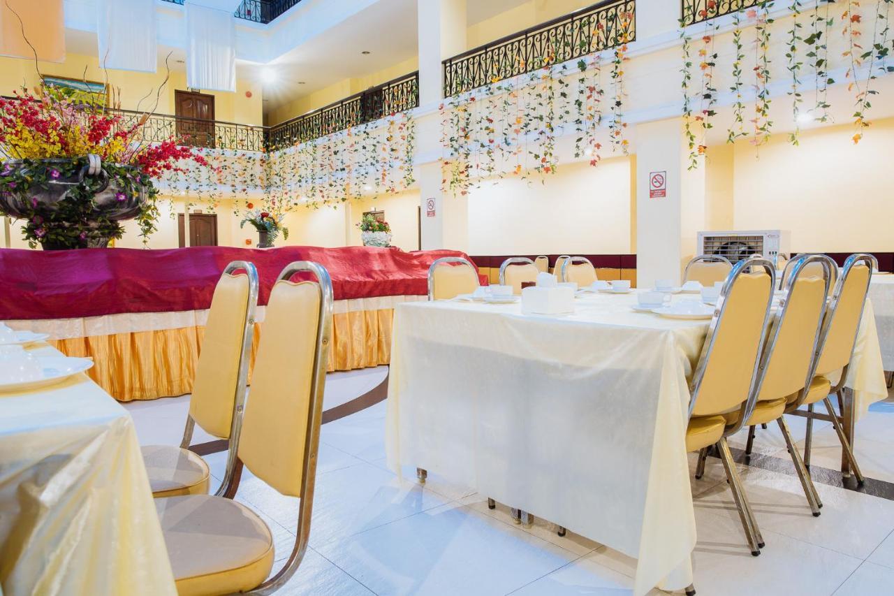 Metro Point Bangkok Hotel Екстериор снимка